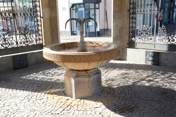 Wiesbadens Wasser ist der Schlüssel - wie der bekannte Kochbrunnen am Kranzplatz.