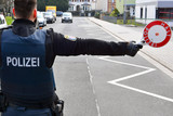 Am Dienstag hat der Regionale Verkehrsdienst der Wiesbadener Polizei in der Rampenstraße in Mainz-Kastel eine Verkehrskontrolle durchgeführt. Dabei wurden mehrere Ordnungswidrigkeiten und Straftaten festgestellt.