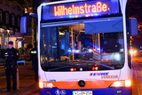 Zu einer Prügelattacke nach Streitigkeiten in Linienbus kam es am späten Freitagabend in Wiesbaden. Eine Frau schlug auf eine andere mehrfach ein.