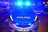 Zu einem Auffahrunfall kam es in der Nacht von Samstag auf Sonntag in Wiesbaden. Dieser beschäftigte die Polizei auch noch am Sonntagmorgen, da die Verursacherin flüchtete.
