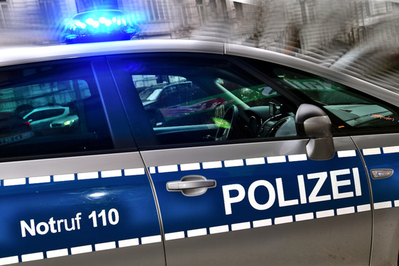 Scheibenwischer verbogen und Außenspiegel von geparkten Opel am Montag in Wiesbaden-Biebrich beschädigt.