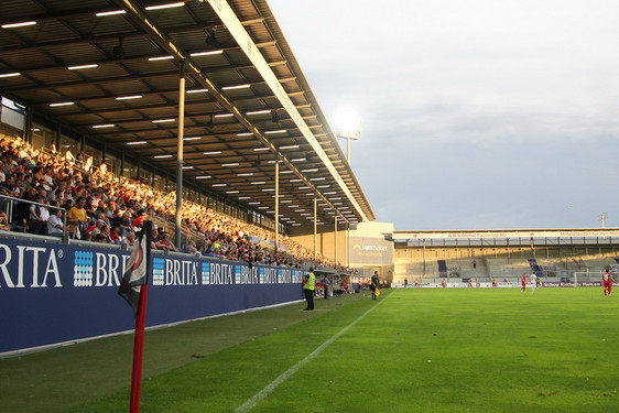 Ausverkaufte BRITA-Arena beim Pokalkracher SV Wehen Wiesbaden gegen FC Schalke 04
