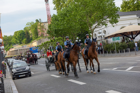 Kutschenkorso durch Wiesbaden