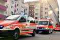 Umfangreicher Balkonbrand und Rauchentwicklung in Schule beschäftigten Feuerwehr und Rettungsdienst