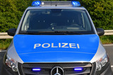 Ein Jugendlicher wurde am Dienstag in einem Freibad in Wiesbaden bestohlen.
