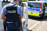 Eine Verkehrskontrolle in der Berliner Straße in Erbenheim der Polizei Wiesbaden führte zur Aufdeckung mehrerer Verstöße und Straftaten.