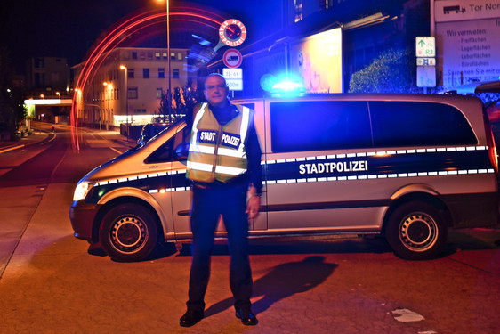 Verkehrskontrollen mit Schwerpunkt "Poser" und "Raser" in der Nacht von Samstag auf Sonntag in Wiesbaden. Die Polizei erwischte mehrere Autofahrer und Tuner.