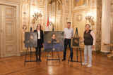 Der hessische Landtag in Wiesbaden erhält drei historisch bedeutende Portraits.