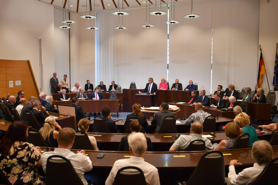 Sondersitzung der Stadtverordnetenversammlung am 2. Mai für die Wahl von sechs hauptamtliche Beigeordnete.