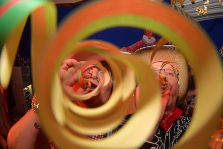 Die Sonnenberger Käuzcher feiern die närrische Saison mit drei Veranstaltungen im Februar: Fasching für Groß und Klein.