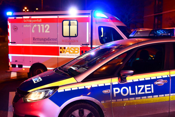 In der Nacht zum Sonntag kam es im Wiesbadener Stadtteil Kastel  zu einem Unfall, bei dem ein von zwei betrunkenen geführter E-Scooter stürzte. Eine der Personen wurde dabei leicht verletzt.