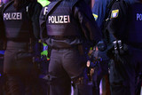 Maßnahmen sicheres Wiesbaden. Die Polizei war mit Fußstreifen in der Nacht von Freitag auf Samstag in der Innenstadt unterwegs und führte Kontrollen durch.