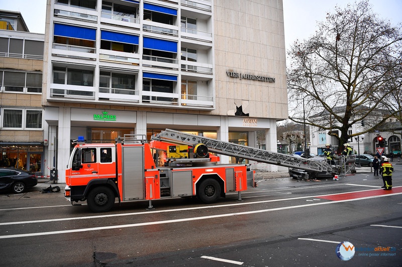 Wiesbadenaktuell Verkehrsunfall Porsche Fahrer Verliert Kontrolle