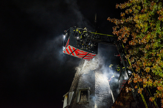 Wiesbadenaktuell: Feuerwehreinsatz: Dachstuhlbrand Nach Blitzeinschlag ...