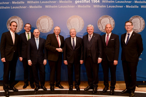 Bundespräsident a.D. Joachim Gauck wurde am Samstag die Wilhelm Leuschner-Medaille in Wiesbaden verliehen