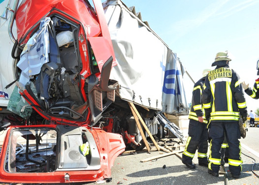 Mehrere Lkw-Unfälle auf der A3 zwischen Medenbach und Niedernhausen - Mehrere Schwerverletzte