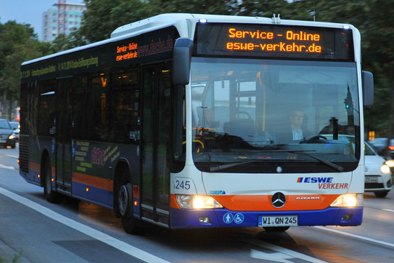 Busumleitungen wegen temporärer Sperrung des Gustav-Stresemann-Rings am Mittwochabend in Wiesbaden.