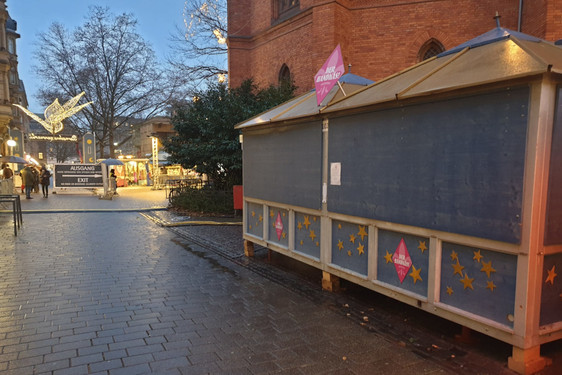 Geschlossener Stand auf dem Wiesbadener Sternschnuppenmarkt