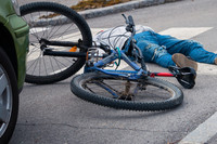 Wiesbadenaktuell: Radfahrer Kollidiert Mit Pkw Und Wird ...