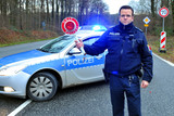 Die Polizei Wiesbaden führte in den vergangenen Tagen mehrere Geschwindigkeitsmessungen und Verkehrskontrollen im Stadtgebiet durch. Dabei erwischten sie viel Autofahrer die zu schnell waren oder mit Drogeneinfluss hinterm Steuer saßen. Anderen hatten keinen Führerschein oder wurden per Haftbefehl gesucht.