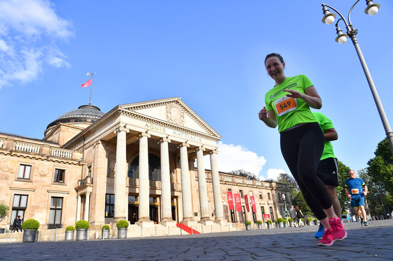 Midsummer Run Strecke ist diesmal im Wiesbadener Kurpark, im letzten Jahr führte die Strecke noch am Kurhaus vorbei