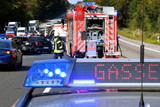 Am Samstagvormittag kam es auf der A3 zwischen Niedernhausen und Wiesbaden zu einem Verkehrsunfall mit sechs beteiligten Fahrzeugen. Dabei wurden sieben Personen verletzt. Zahlreiche Rettungskräfte waren im Einsatz.