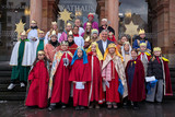 Der Wiesbadener Oberbürgermeister Gert-Uwe Mende empfing die Sternsinger im Rathaus.