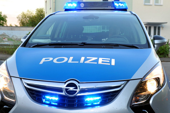 Lieferwagen Mercedes Vito mit allen Paketen am Montag in Wiesbaden gestohlen.