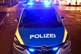 Schaufensterscheibe eines Geschäftes in der Nacht zum Dienstag in Wiesbaden-Biebrich eingeschlagen und Silberkette gestohlen.