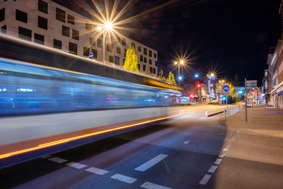 Zeitumstellung Sonntagnacht: So fahren die Nachtbusse in Wiesbaden in die Winterzeit.