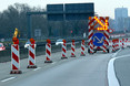 A66: Fahrbahnschaden im Bereich Schiersteiner Kreuz bei Wiesbaden in Fahrtrichtung Frankfurt. Eine Spur ist gesperrt.