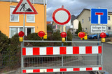Sperrung der Eleonorenstraße in Mainz-Kastel wegen Bauarbeiten.
