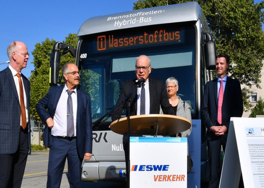 Vorstellung von Brennstoffzellen-Busse in Wiesbaden