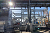 Langsam wächst das Kesselhaus für das Gas- und Dampfturbinen-Kraftwerk im Industriepark Kalle-Albert aus dem Boden.