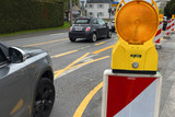 Verkehrsbehinderungen auf der Waldstraße in Wiesbaden-Biebrich wegen Wasserrohrbruchs.