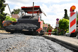 Vollsperrung des Kreuzberger Rings in Wiesbaden-Erbenheim wegen Sanierung der Fahrbahndecke.