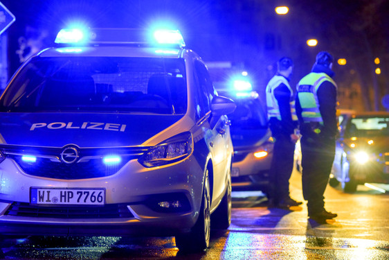 Polizei Wiesbaden führte Kontrollen in Gaststätten und Spielotheken in der Nacht von Donnerstag auf Freitag in Wiesbaden durch.