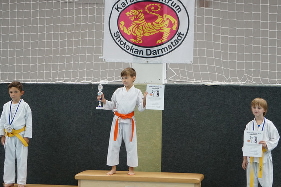 Der Karateverein aus Mainz-Kastel hat einen großen Erfolg auf einem Karate-Turnier in Darmstadt feiern dürfen