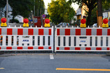 Sperrung der Steinberger Straße in Wiesbaden-Biebrich wegen Bauarbeiten an den Versorgungsleitungen.