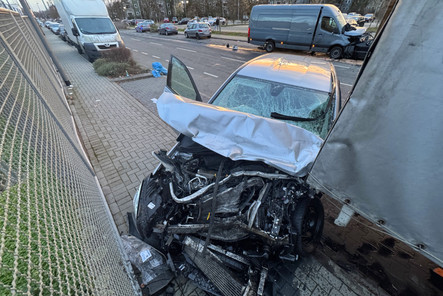 Zu einem Verkehrsunfall mit tödlichem Ausgang kam es am Dienstagnachmittag in der Glarusstraße in Wiesbaden-Biebrich. Ein 48-jähriger Mann aus dem Landkreis Bergstraße kam hierbei nach einem Frontalzusammenstoß ums Leben.