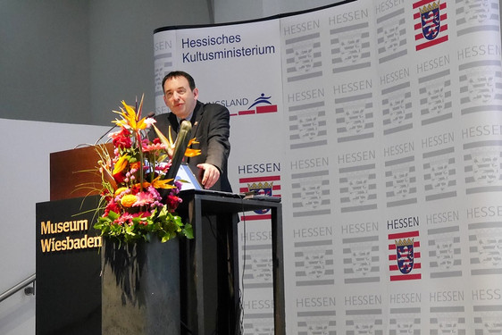 Kultusminister Pro. Dr. Alexander Lorz gratuliert den Hessischen Europaschulen