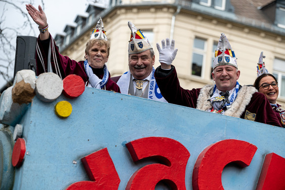 Wiesbadenaktuell Stra Enkarneval Fastnachtsumzug In Wiesbaden Am