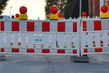 Vollsperrung der Malmedyer Straße in Wieabaden-Biebrich wegen Kanalbauarbeiten.