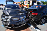Am Sonntagnachmittag kam es auf der A3 bei Wiesbaden-Breckenheim zu einem Unfallunfall mit zwei Autos. Feuerwehr und Rettungsdienst im Einsatz. Drei Personen wurden verletzt.