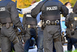 Polizeigroßaktion gegen Kriminalität: Am Mittwoch führten die Ordnungskräfte mehrere Kontrollaktionen in Wiesbaden durch. Drogen, Waffen und andere verbotenen Gegenstände wurden gefunden.