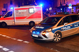 Ein E-Scooter-Fahrer missachtete am Samstagabend in Wiesbaden die für ihn Rot zeigende Ampel und wurde von einem Auto erfasst und schwer verletzt.