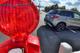 Erneuerung der Asphaltdecke in der Ludwig-Erhard-Straße in Wiesbaden-Dotzheim. Eine Fahrspur wird dazu gesperrt.