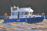 Motorboot verliert Öl im Schiersteiner Hafen
