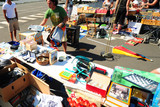 Flohmarkt ohne Standgebühren – ein Paradies für Verkäufer und Käufer. Trödelmakrt an der Reduit in Mainz-Kastel.