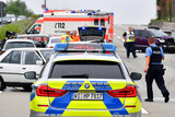 Am Donnerstagmorgen ist eine Pkw-Fahrerin auf der A66 vor dem Wiesbadener Kreuz in ein stehendes Auto gekracht. Zwei Personen erlitten dabei Verletzungen. Rettungskräfte waren im Einsatz.
